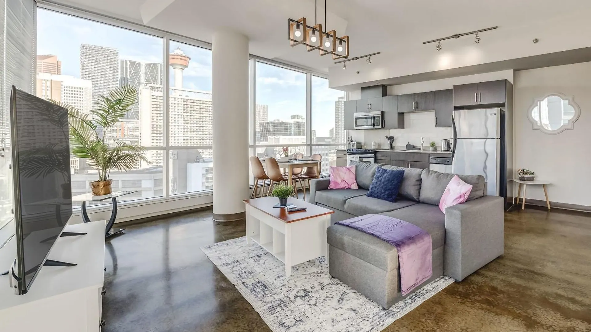 Luxury 2Br Condo - Downtown City Views location